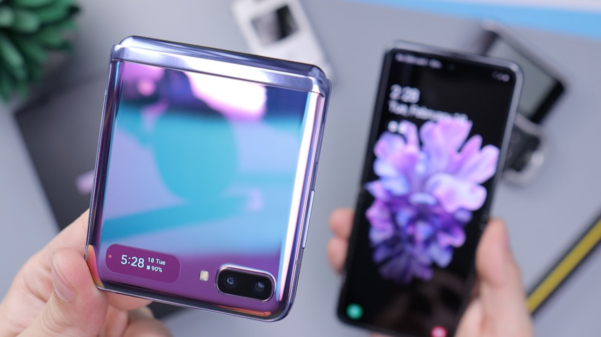 Why are Flip and Foldable Phones so Fashionable?