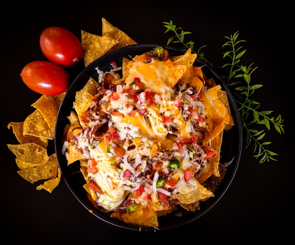 Cuenco de cerámica negra con plato