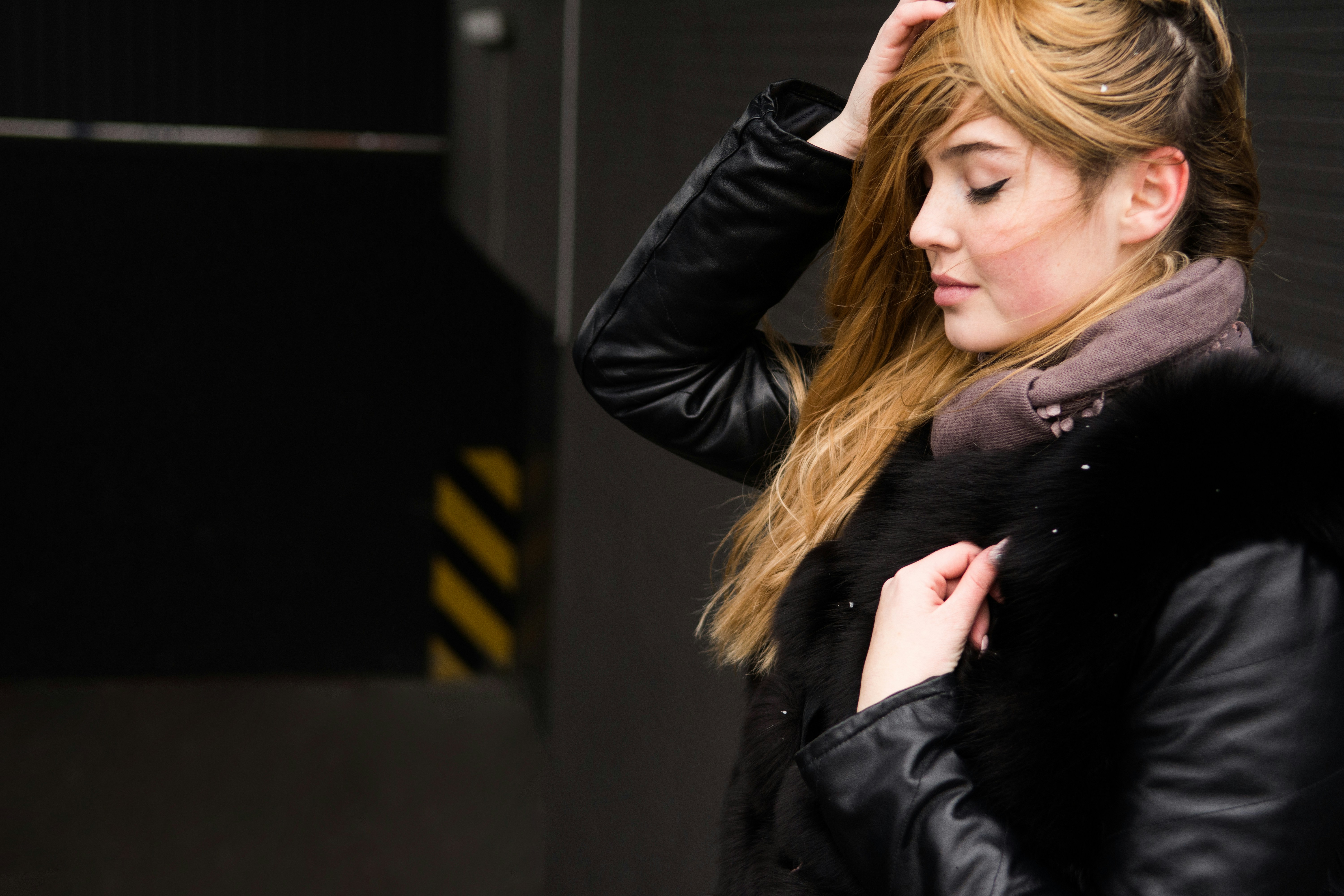 4 Celebrity Breakups That Were Actually PR Stunts (And How to Tell) – woman in black leather jacket