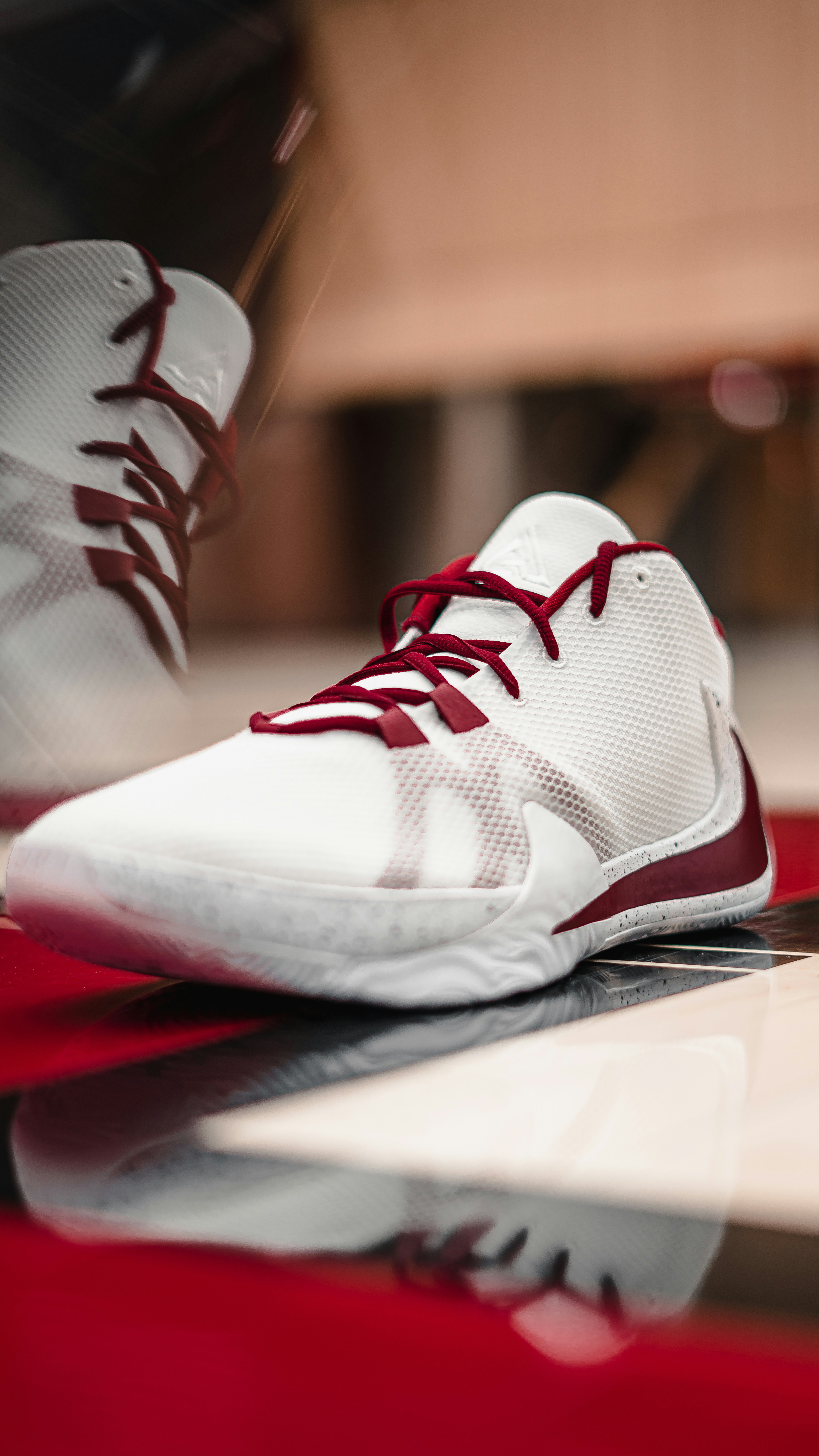 Zapatillas deportivas Nike blancas y rojas