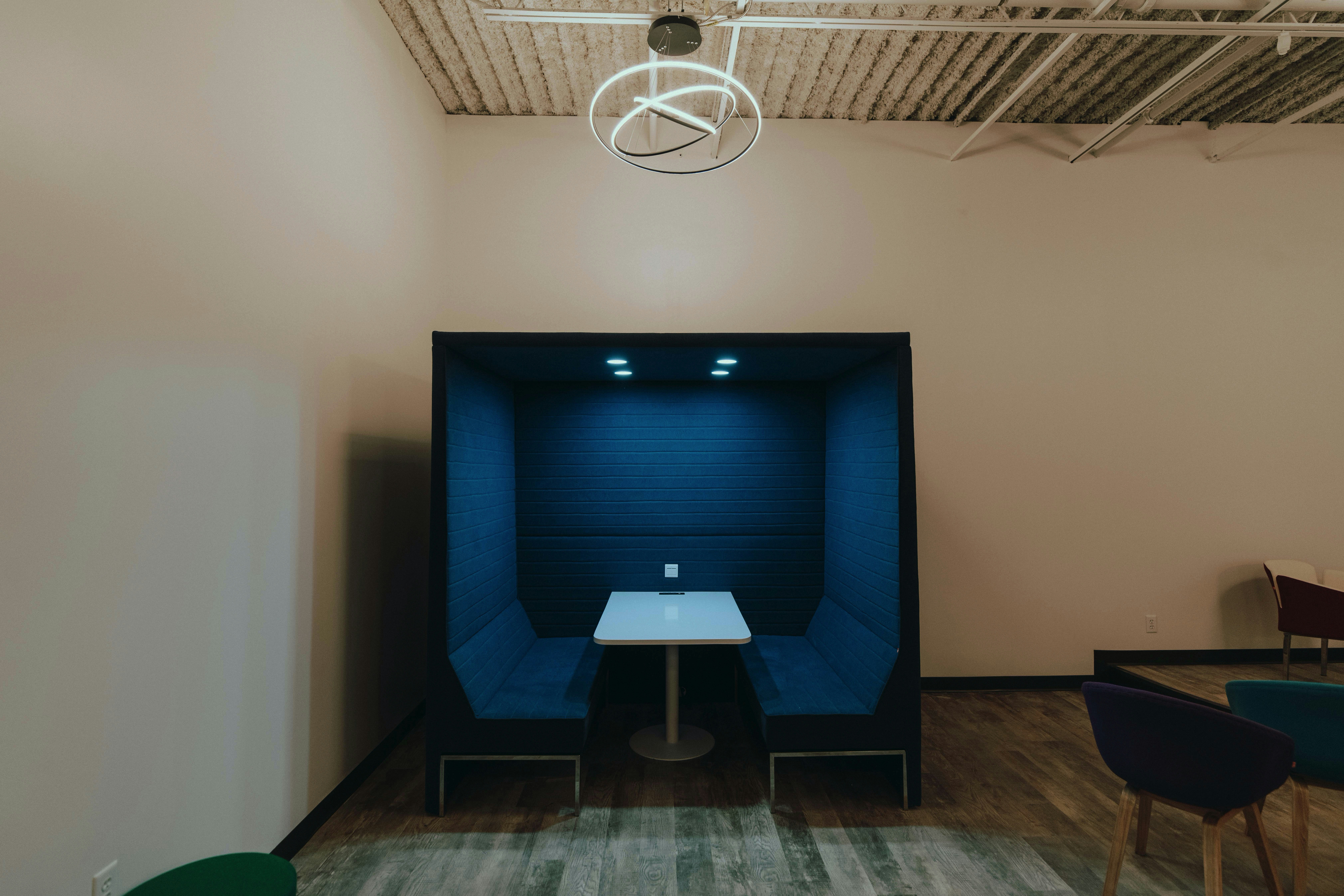 White and brown pendant lamp