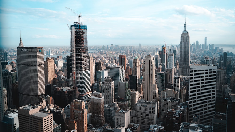 Vista aérea de los edificios de la ciudad durante el día