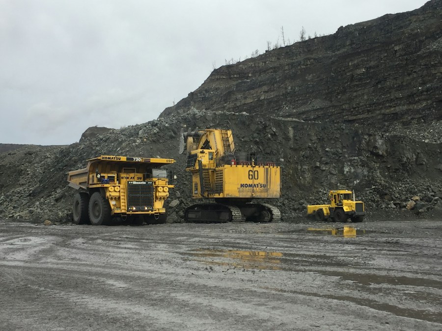 CAT haul truck in Australian open pit mine with DataMind AI predictive maintenance monitoring