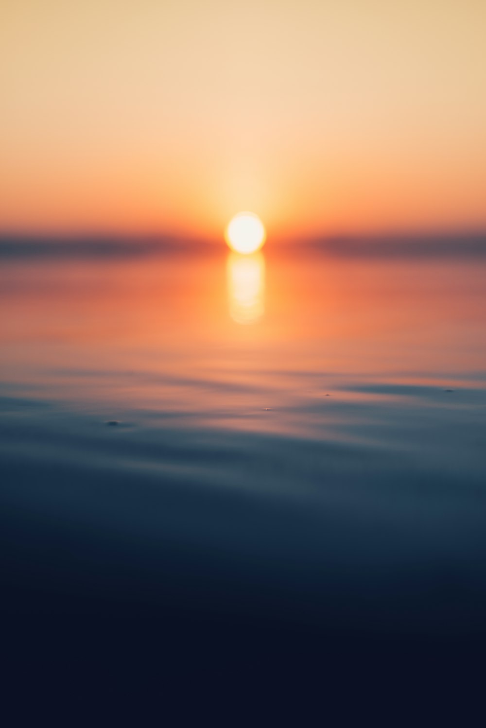 Cuerpo de agua durante la puesta de sol