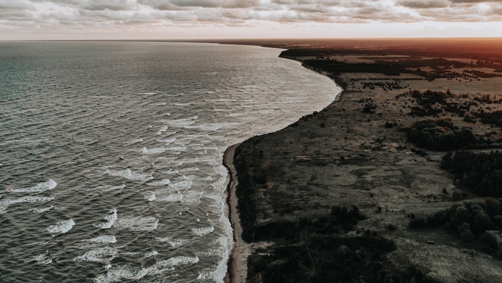 ocean waves crashing on shore during daytime