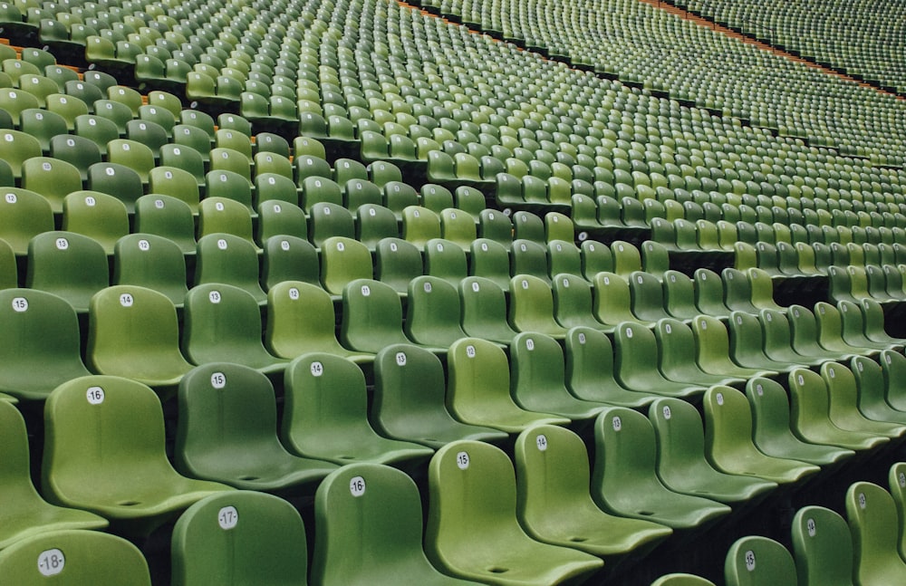 Chaises en métal vert et noir