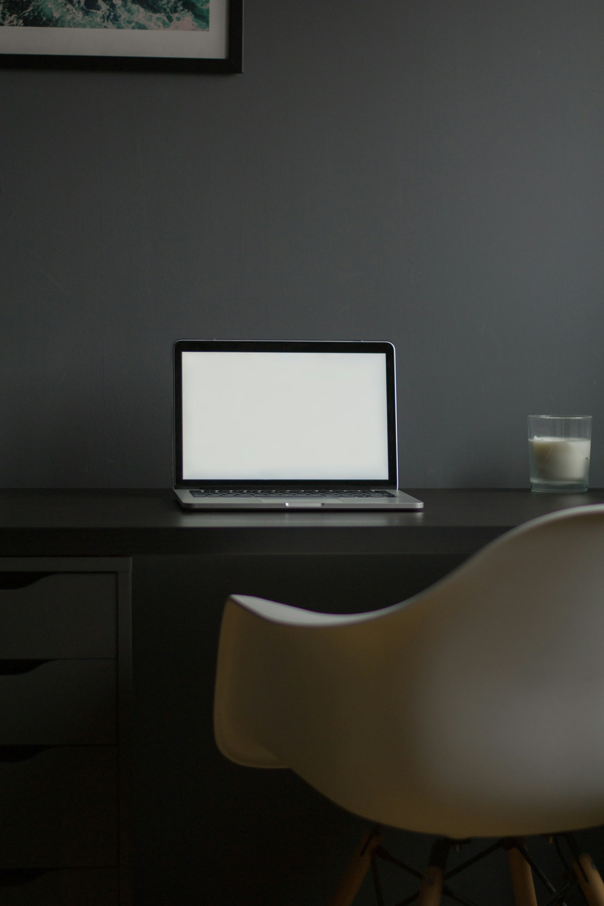 gray computer monitor