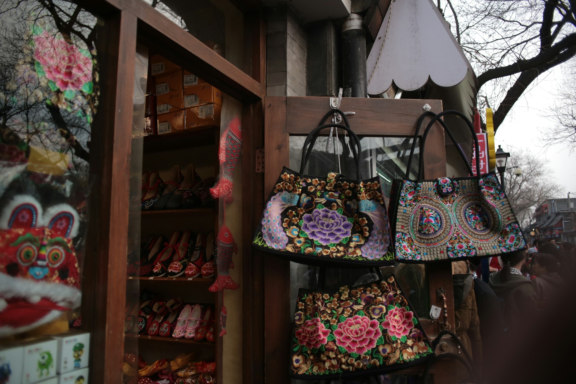 black and white floral handbag