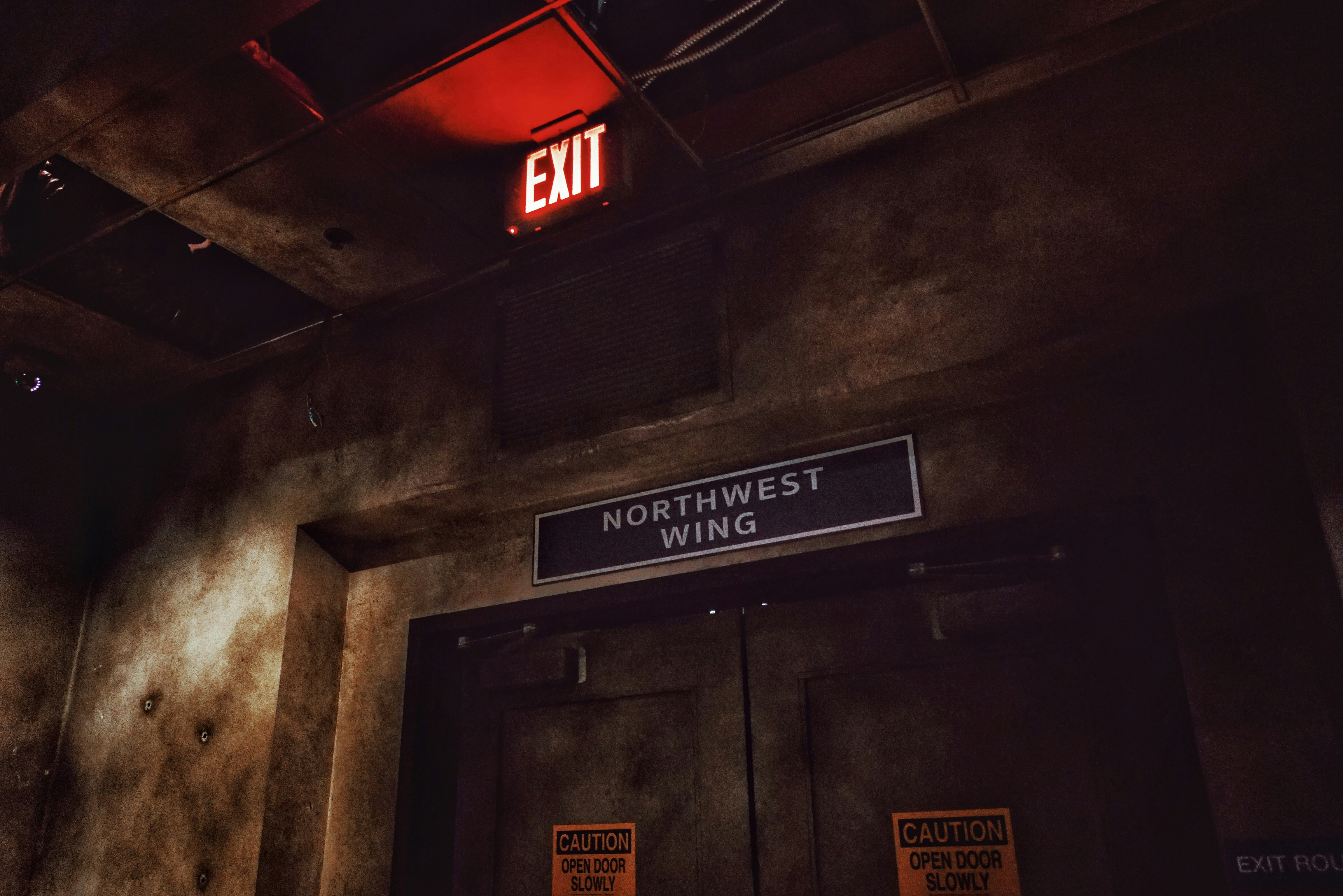 red and black open signage