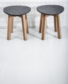 An adaptable stool suitable for work and leisure.