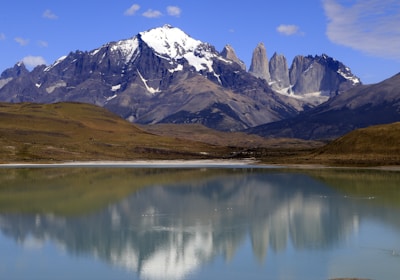 Chile_Reise_Patagonien_Torres_del_paine_Berge_hinter_der_laguna_Amarga