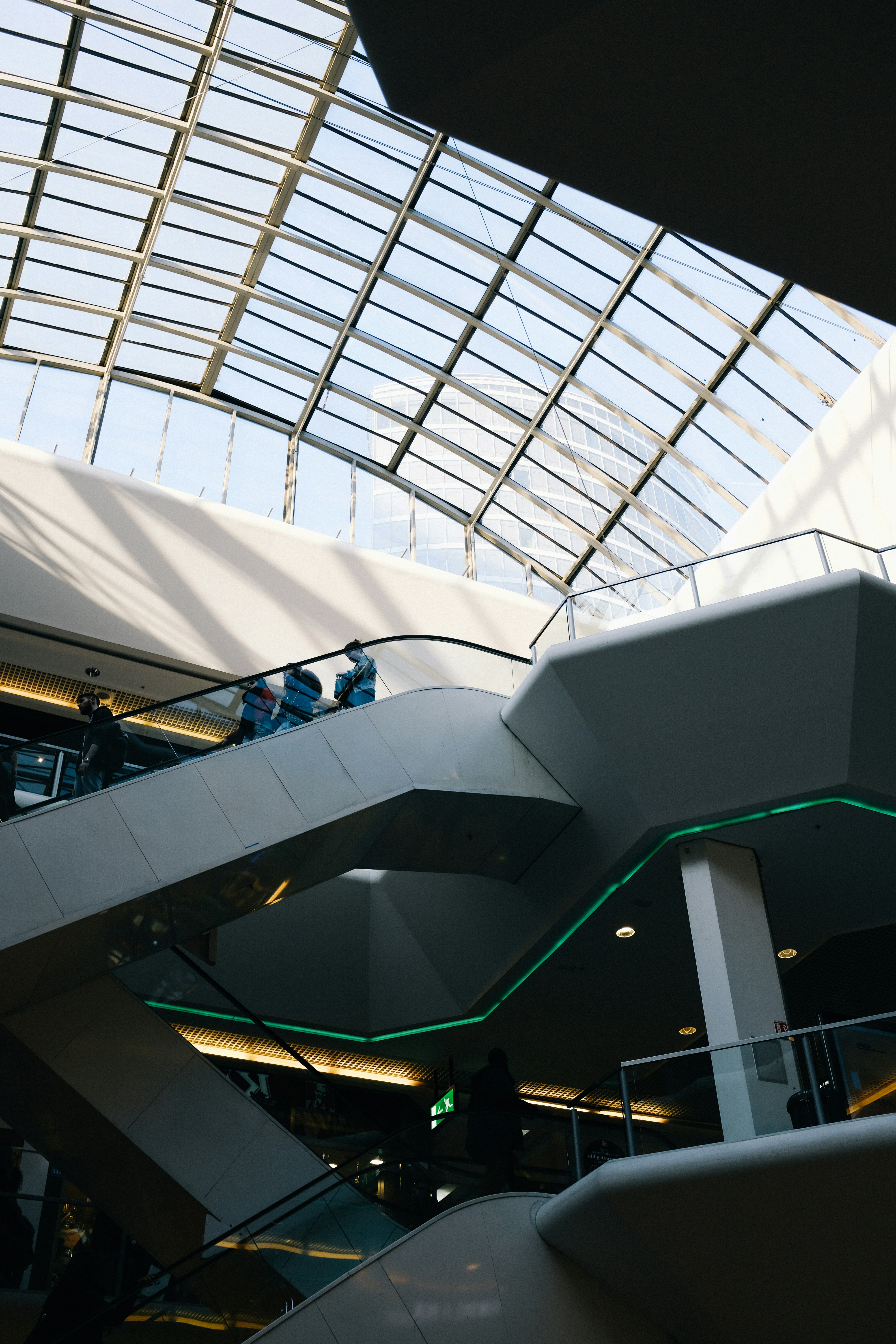 Photo by adrienolichon