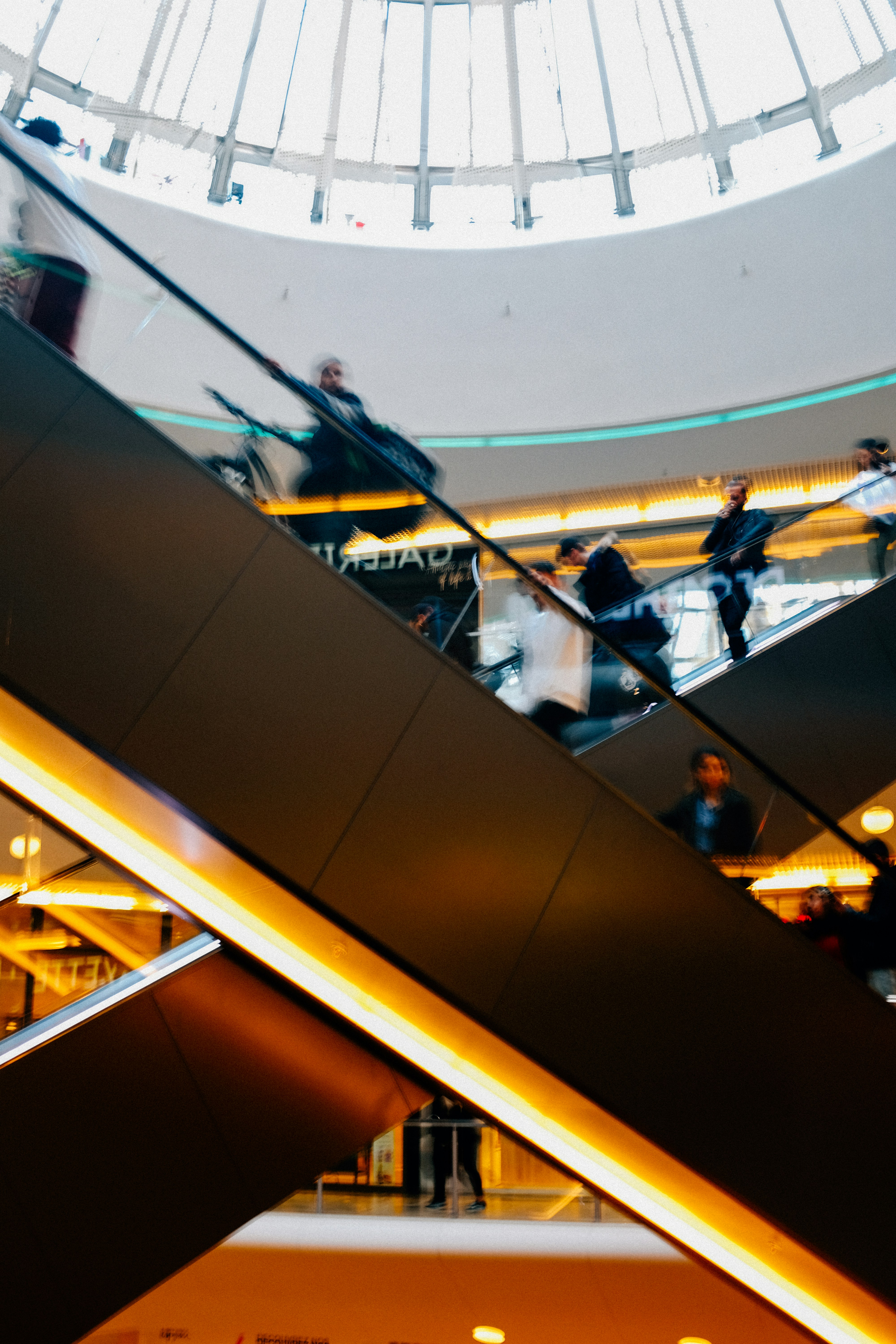 Photo by adrienolichon