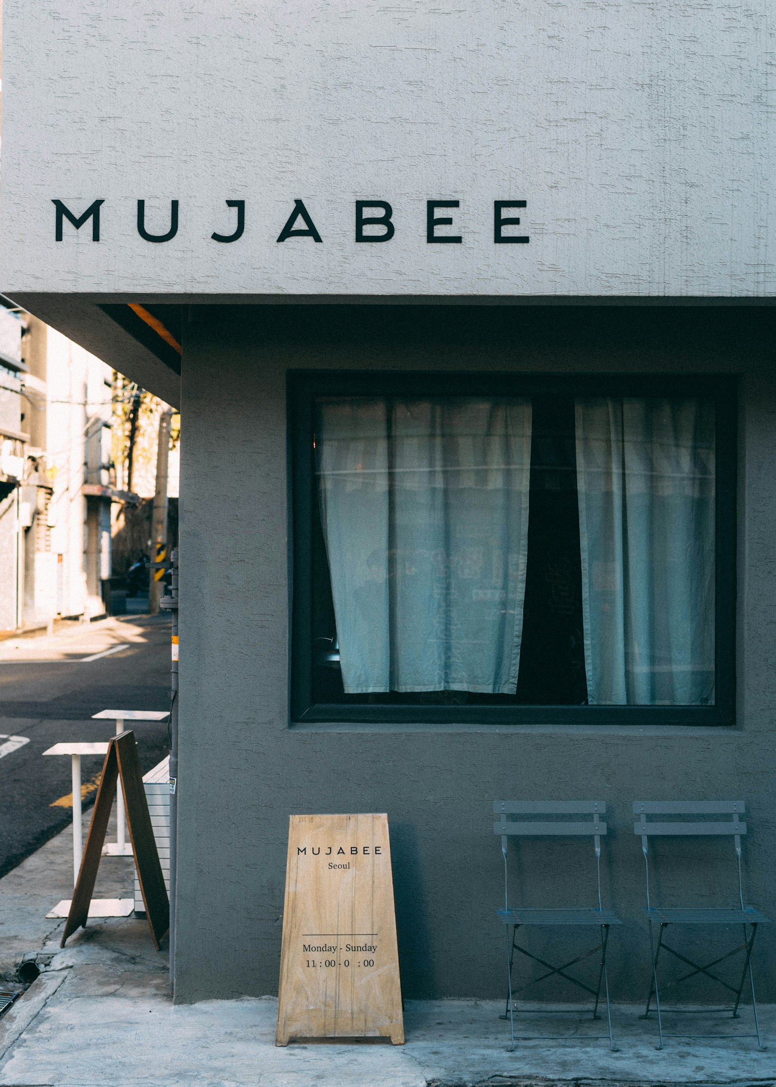 Nikon Df + Nikon AF-S Nikkor 58mm F1.4G sample photo. Brown wooden bench beside photography