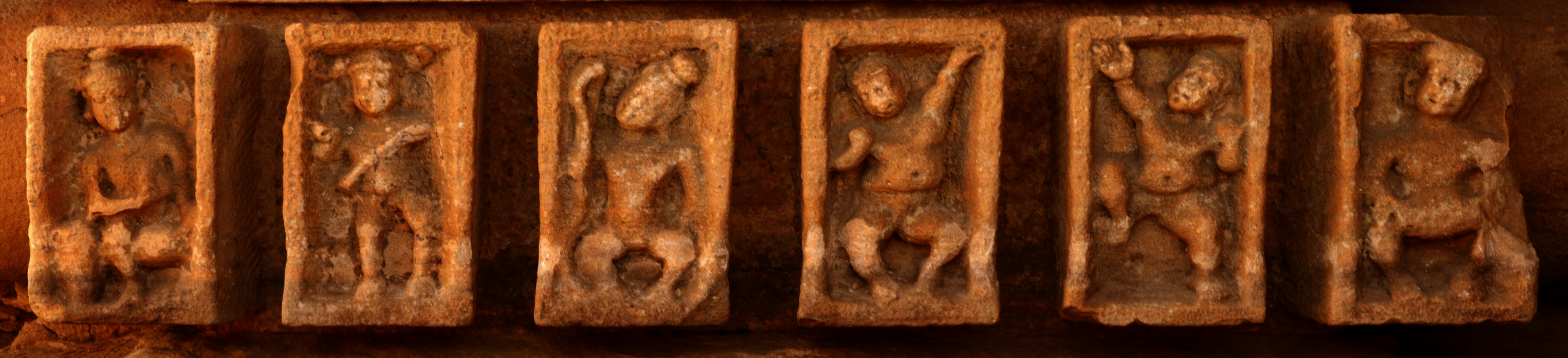 Uzay boşluğunda parlayan Merkür gezegeni ve İkizler burcu takımyıldızı ile zihinsel çevikliği ve iletişimi temsil eden soyut kozmik yansımalar.