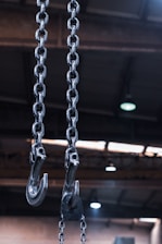 Installation of seismic hanging systems in an industrial facility.