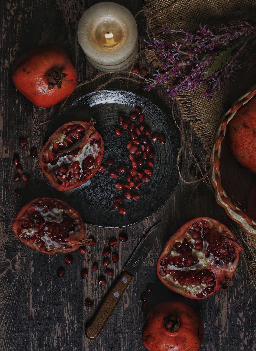 sliced tomato on black round plate