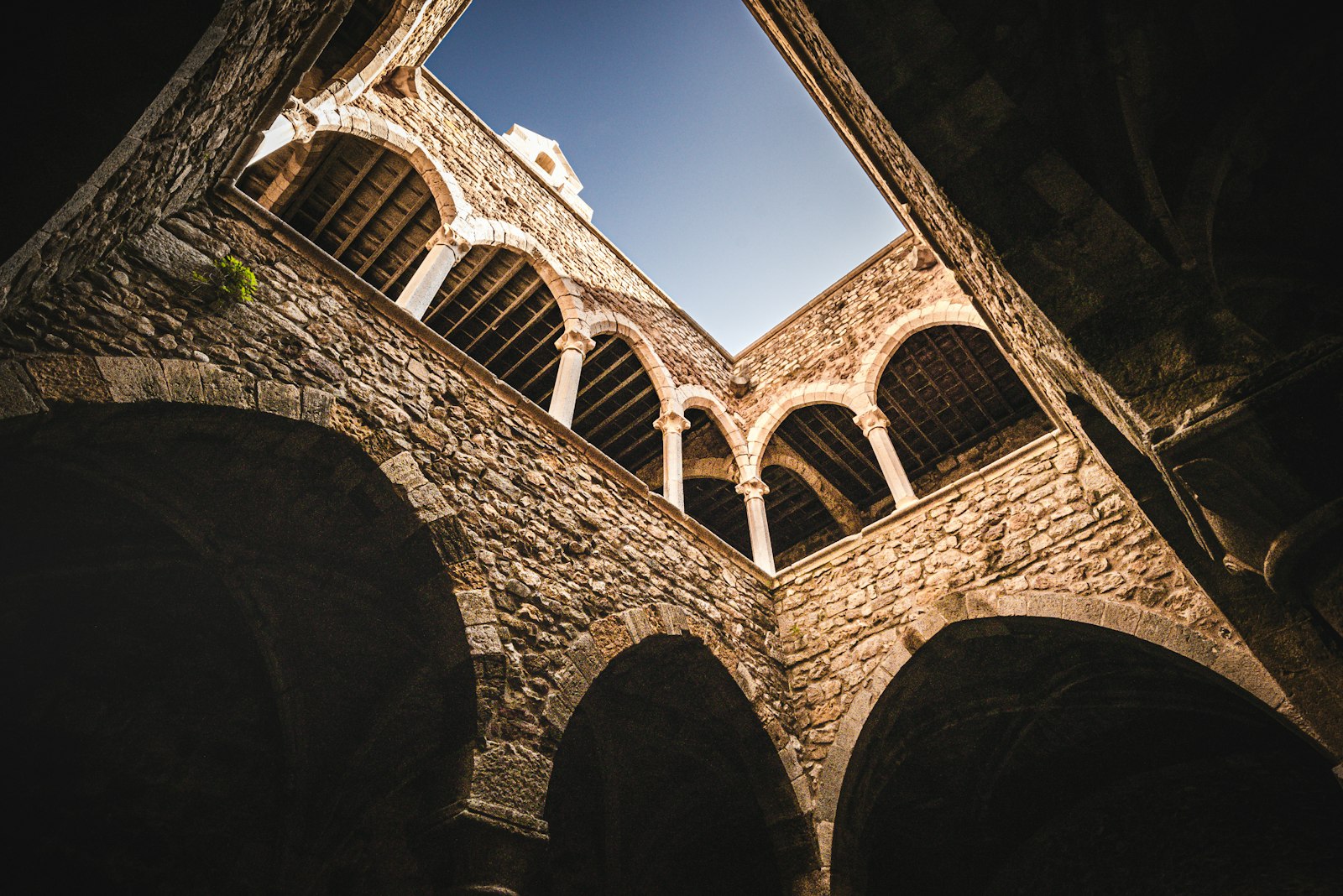 Nikon D750 + Nikon AF-S Nikkor 14-24mm F2.8G ED sample photo. Brown concrete bridge under photography