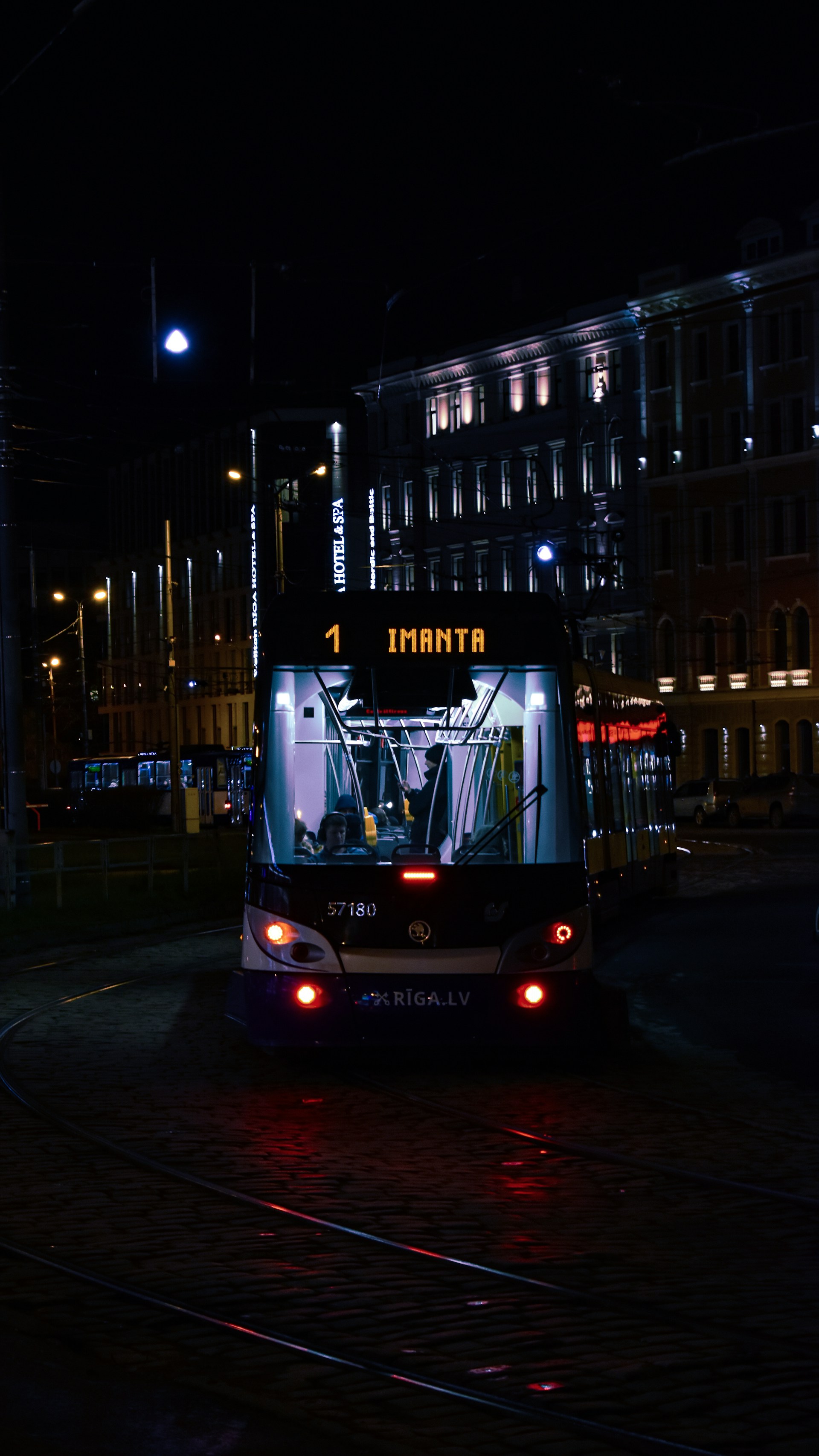 black and white bed linen