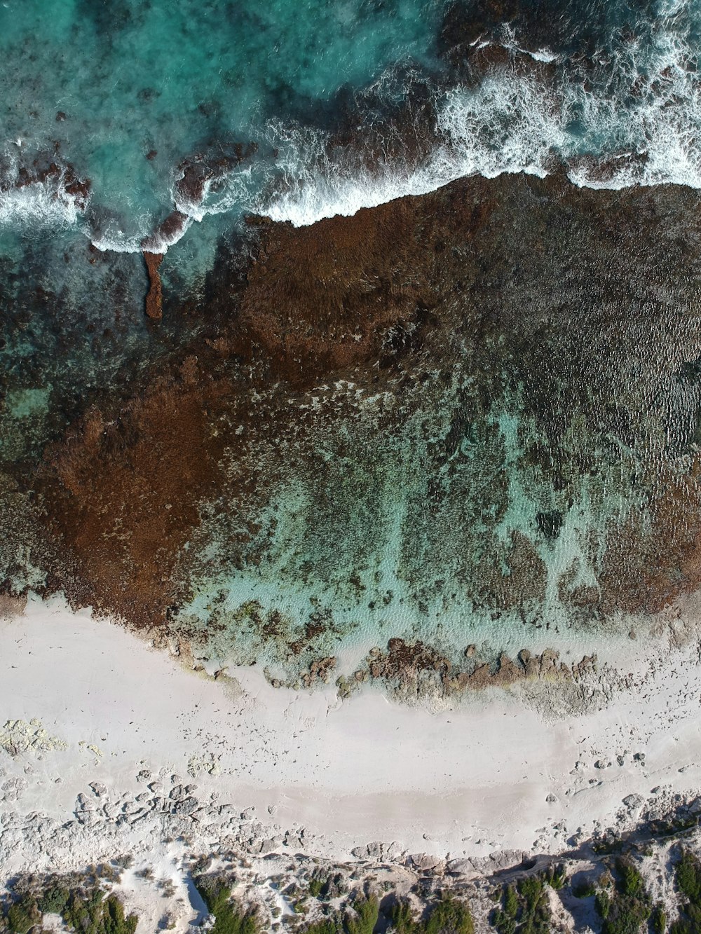 ocean waves crashing on shore during daytime