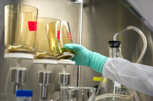 HIGH QUALITY LABORATORY GLASS EQUIPMENTS