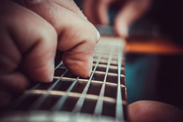 Close-up of Stewart’s fingers expertly dancing on the fiddle strings.