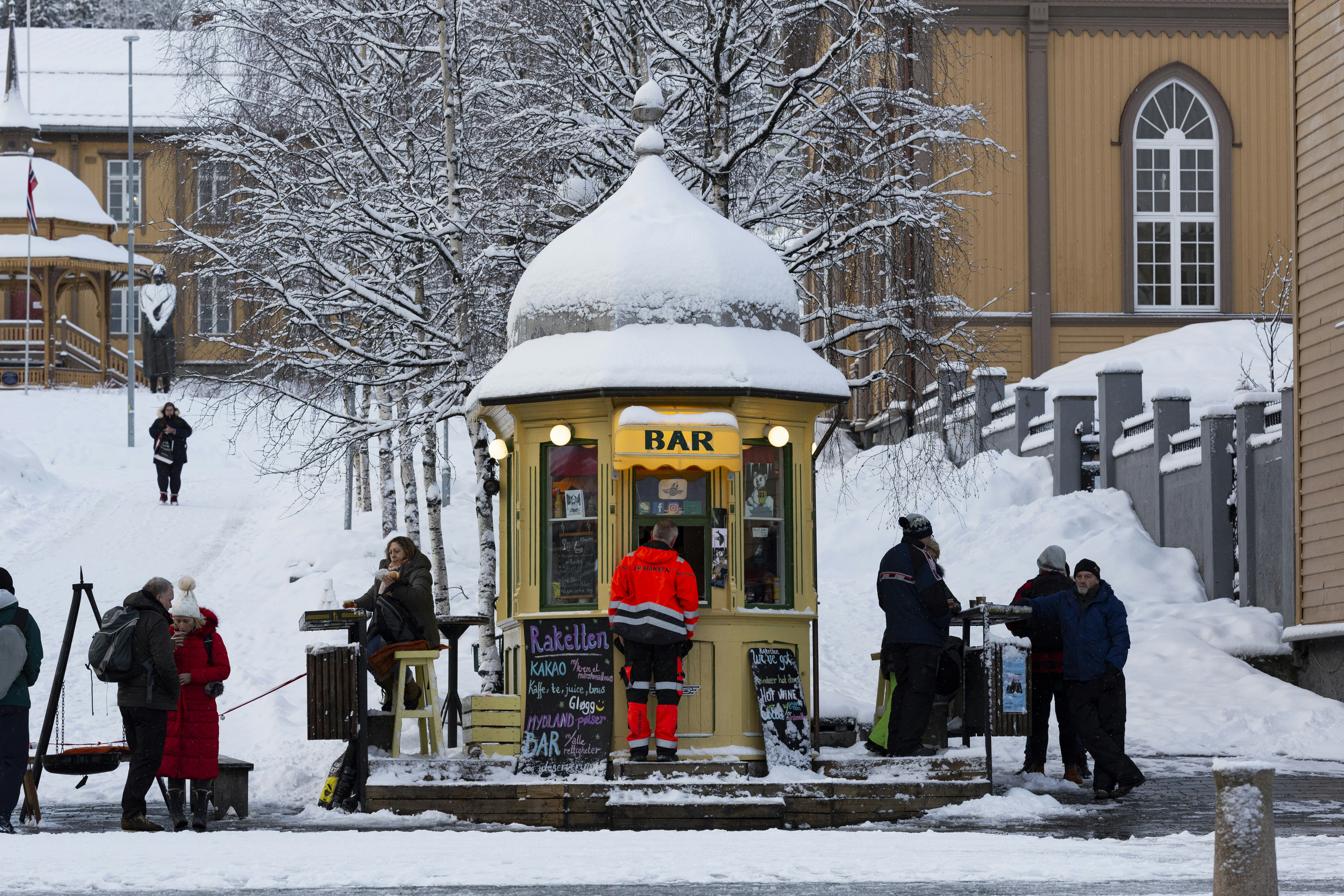 Eksportsatsing for reiseliv, samlet front mot Airbnb-politikk, jubler for norsk mat, raser mot togkaos, verdensarv til besvær,..