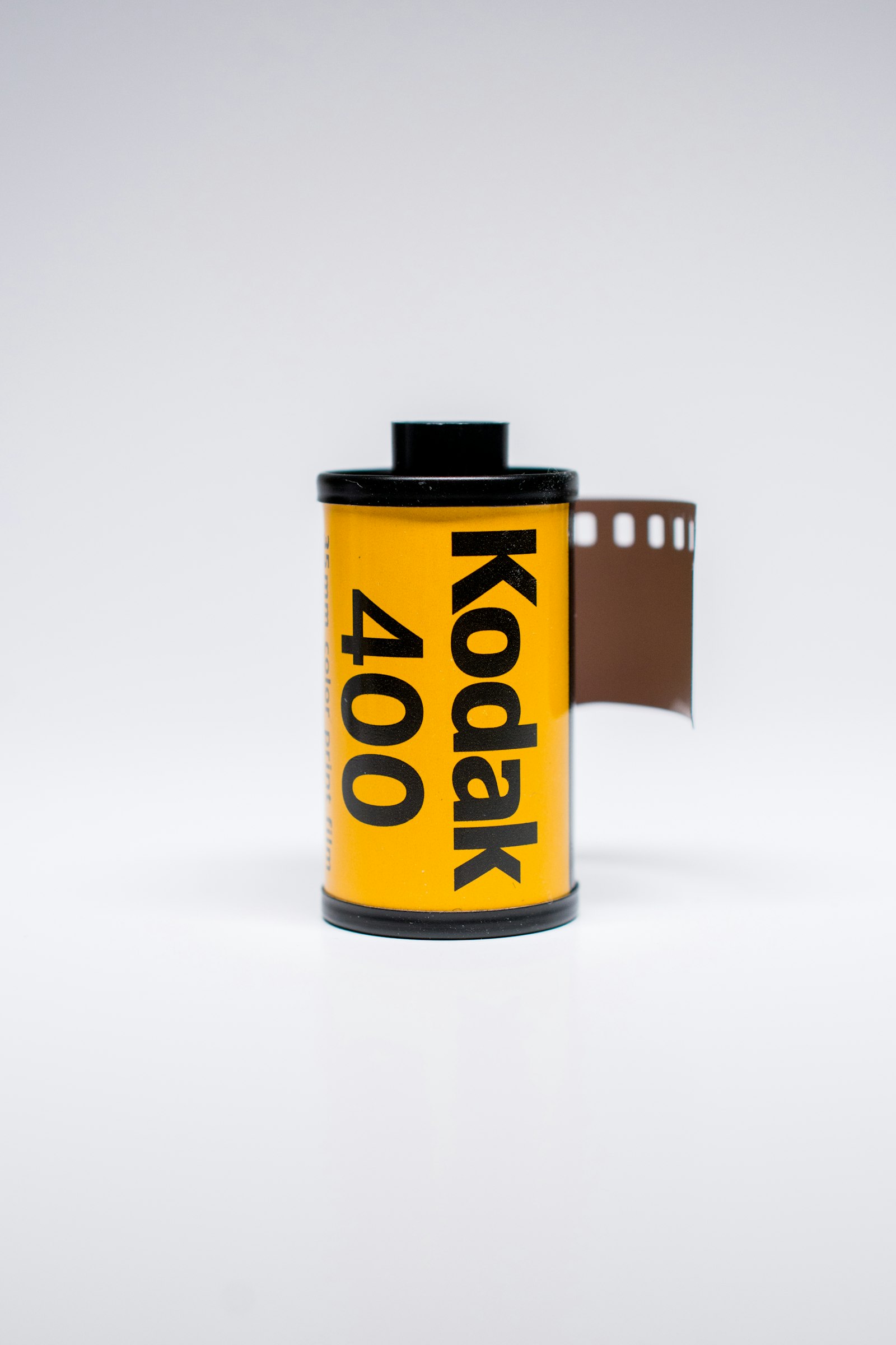 Nikon AF-S DX Micro Nikkor 40mm F2.8 sample photo. Black and yellow can photography