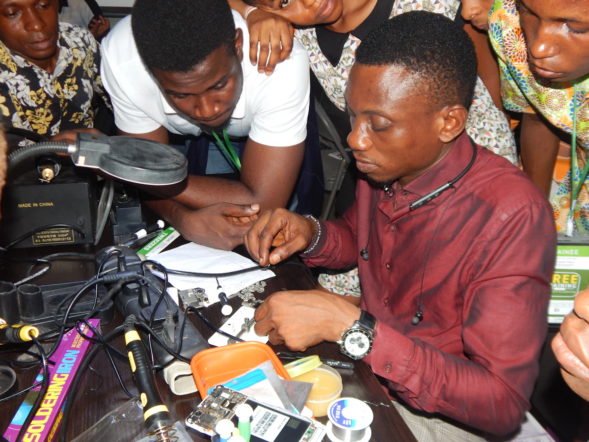 Cursos emprendimiento jóvenes: qué buscar y evitar