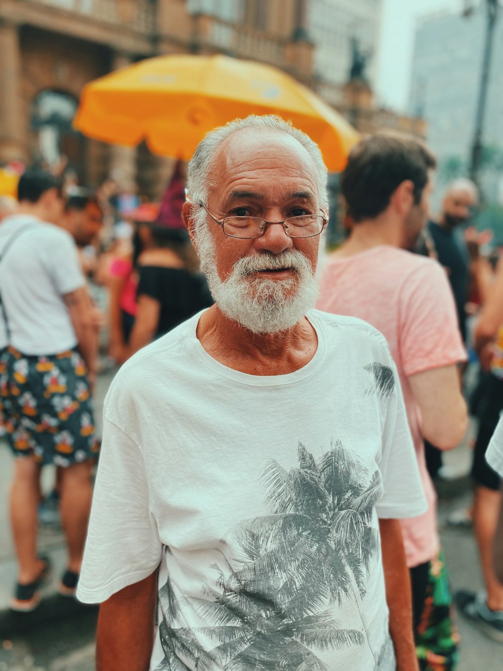 man in white crew neck t-shirt standing near people during daytime