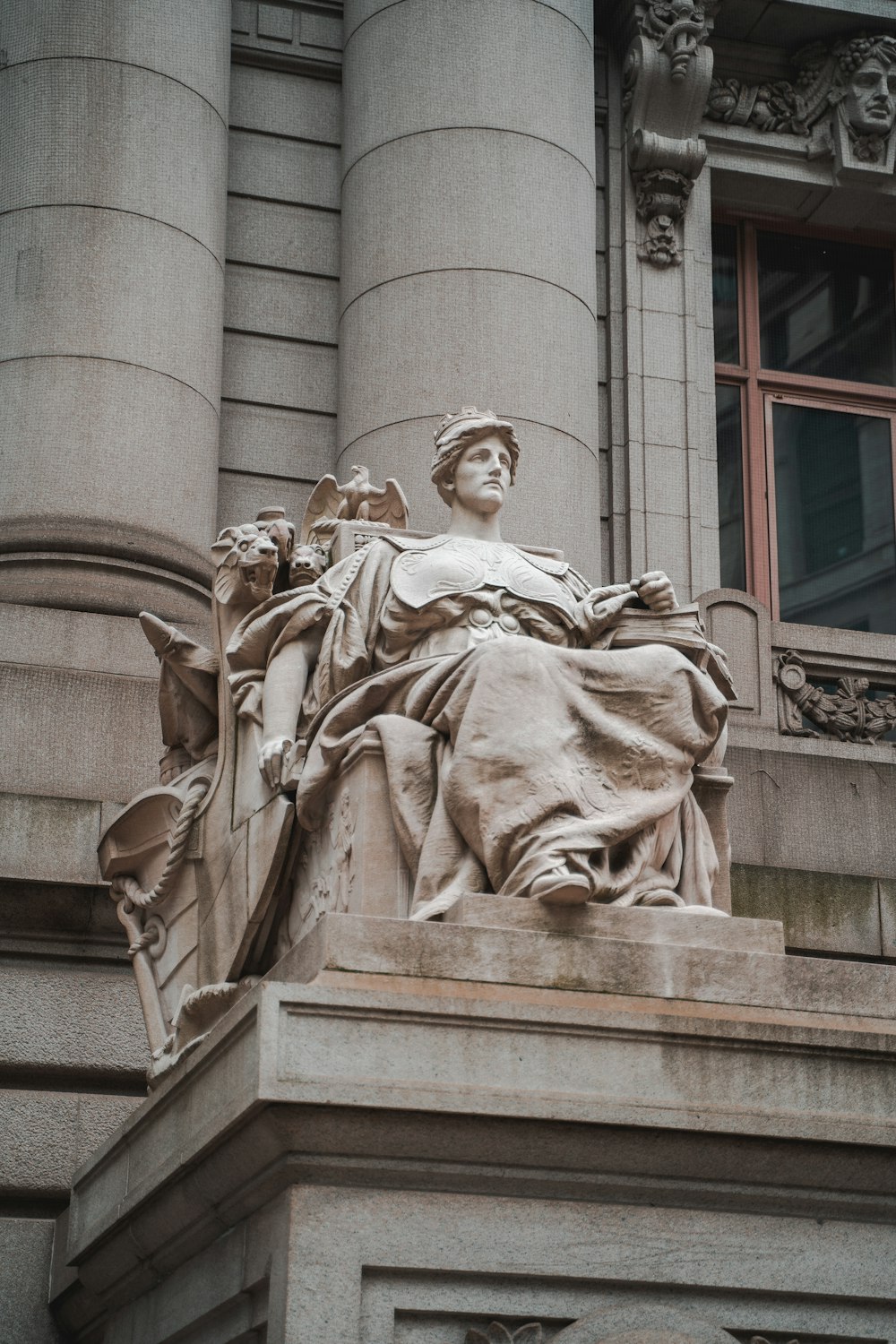 man in robe statue during daytime