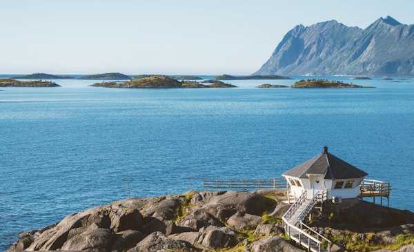 A white house by the sea at Hamn i Senja — Senja, Norway