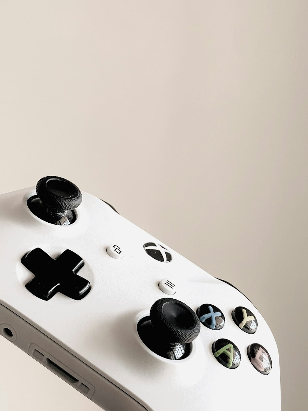 white and black xbox one game controller