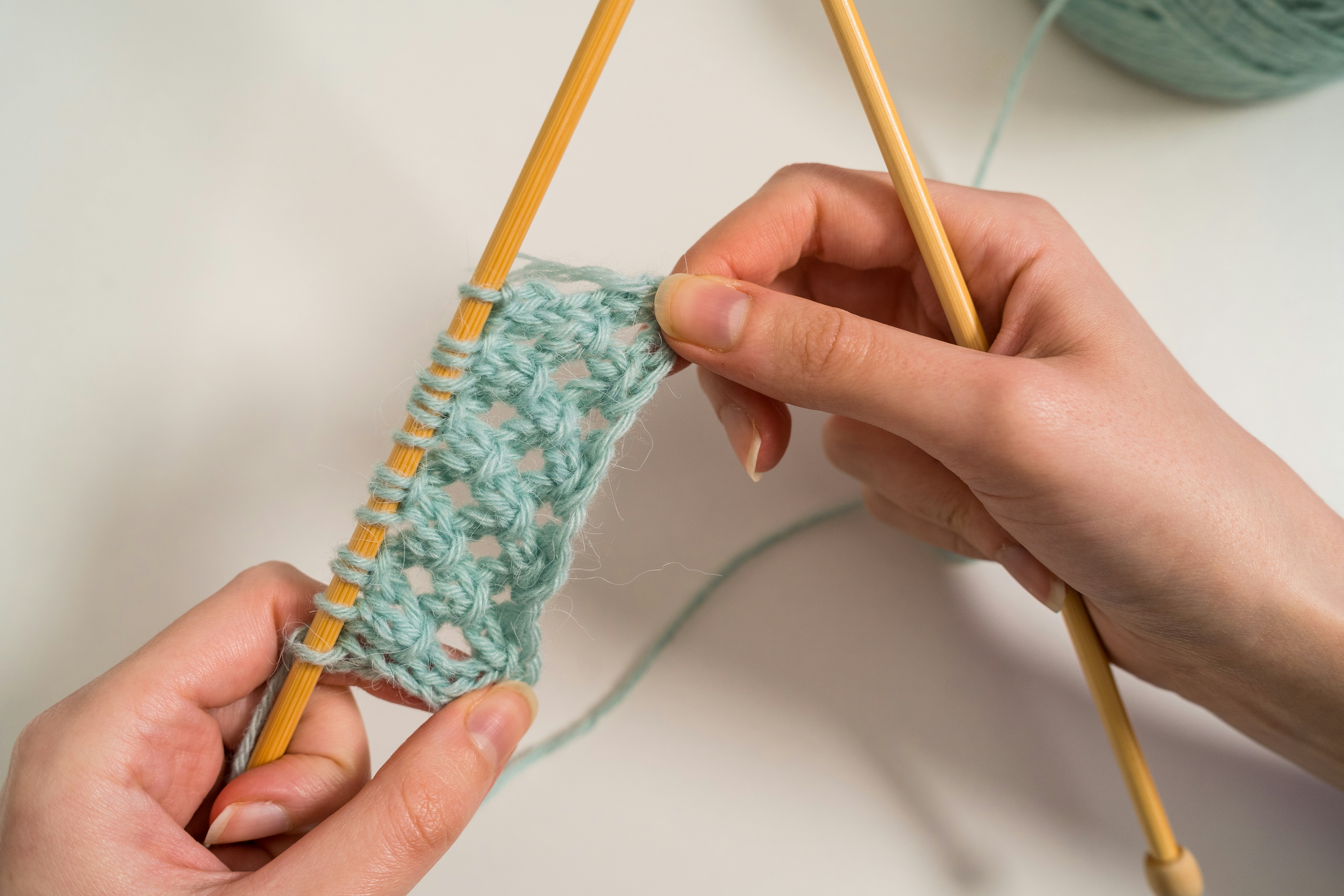  easy knitting gifts <a href='https://www.amazon.com/knitting-humorous-coffee-mug-present/dp/B081VGH8ZZ/?tag=satusatu4-20'>knitters coffee mug</a> knitting accessories gifts 