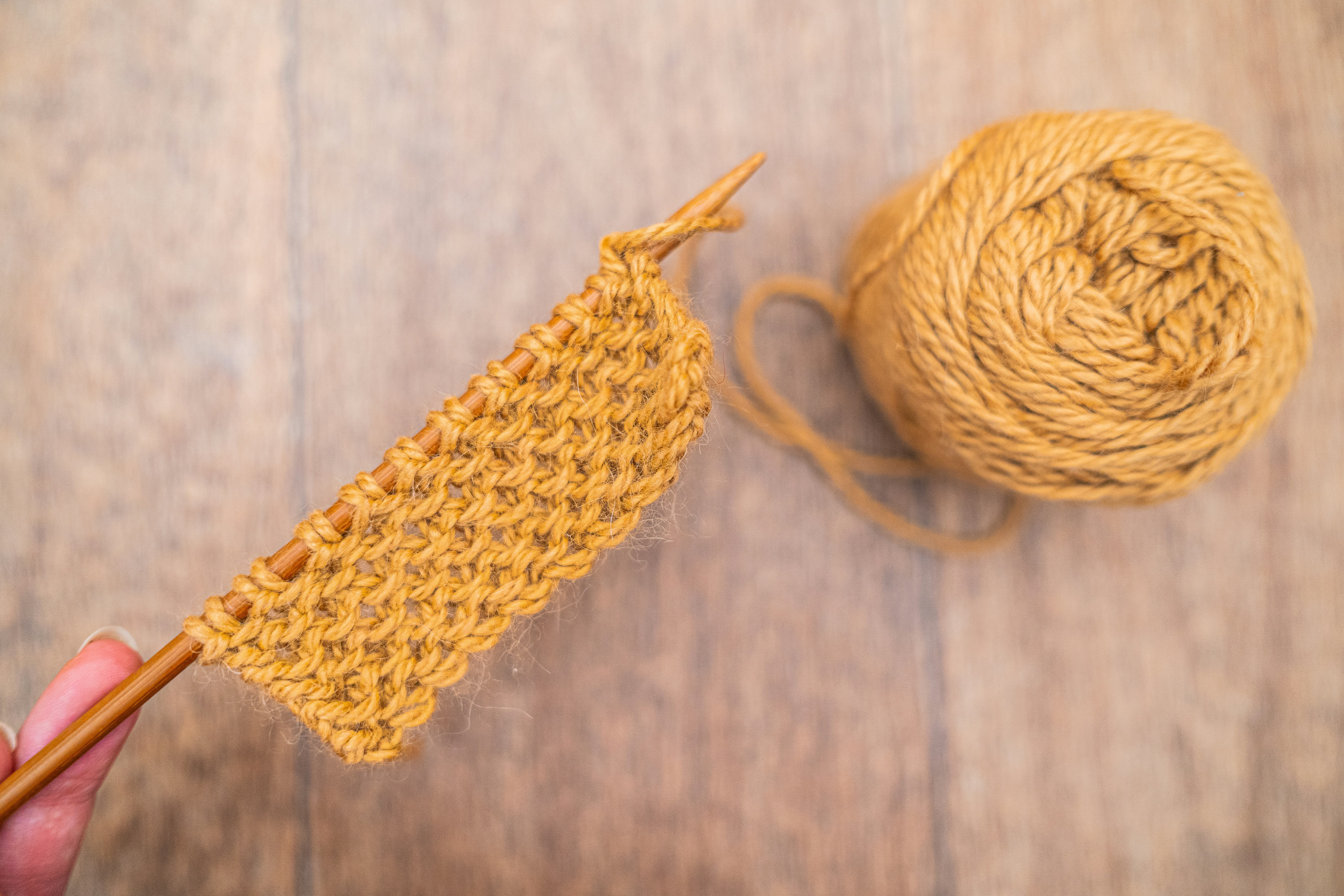 Come misurare il campione, per capire quante maglie avviare per il proprio progetto ai ferri