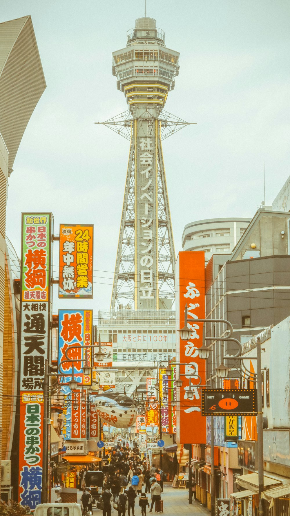 white and orange ferris wheel