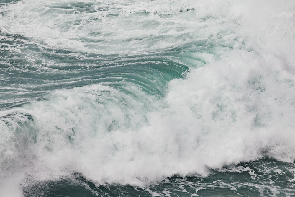 ocean waves crashing on shore during daytime