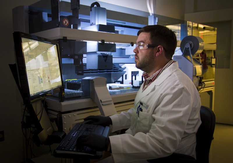 SNIPE: новий «молекулярний ніж» бактерій, який ріже ДНК вірусів — і змінює правила гри для біобезпеки та ШІ-геноміки