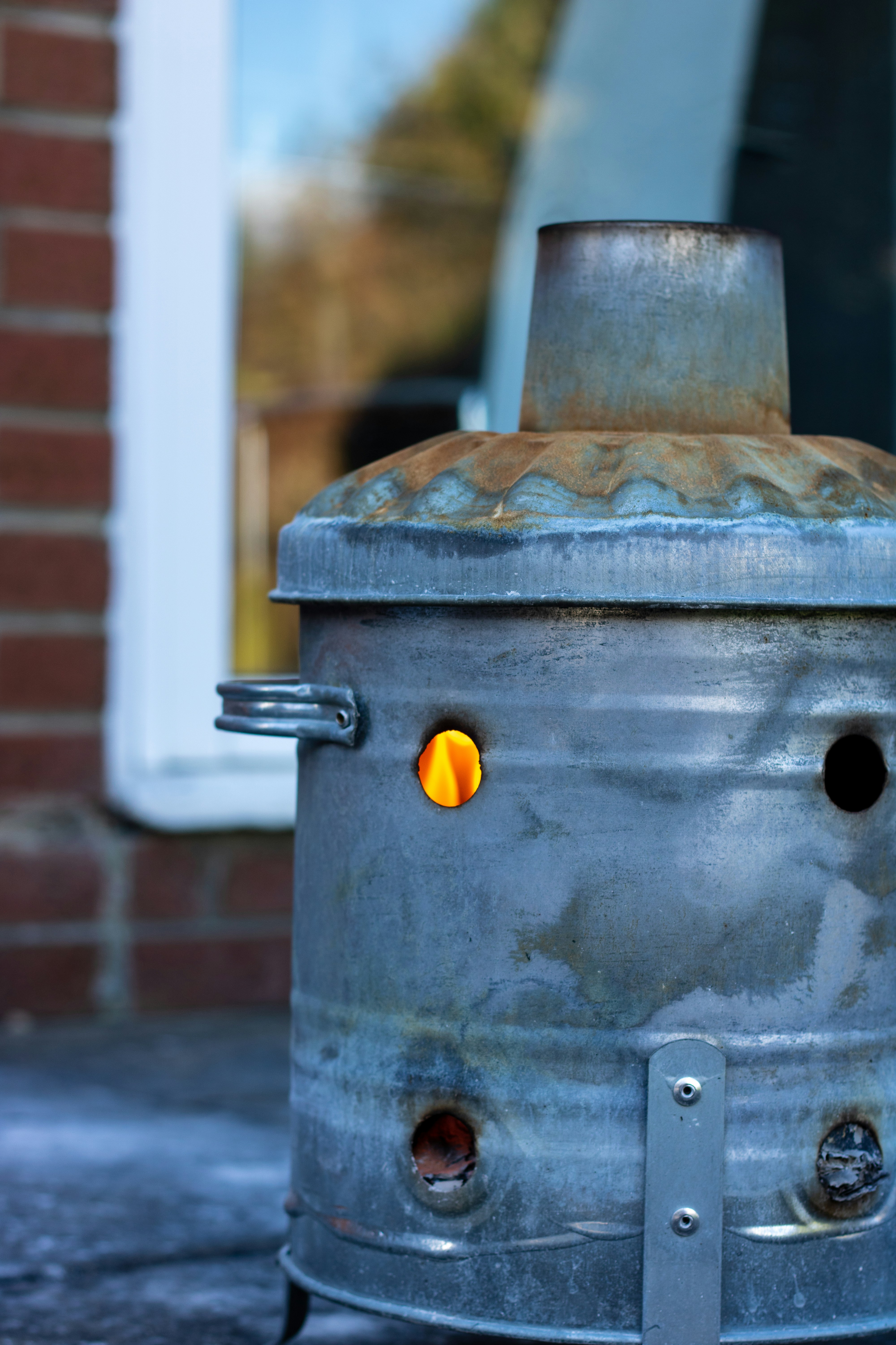 blue and black fire pit