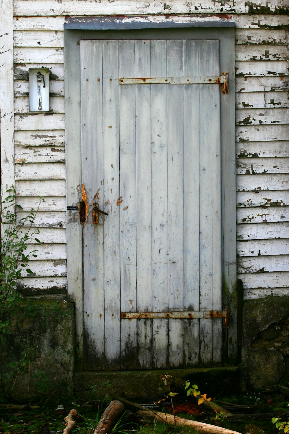 white wooden door with brown door lever