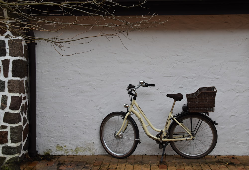 black and yellow city bicycle