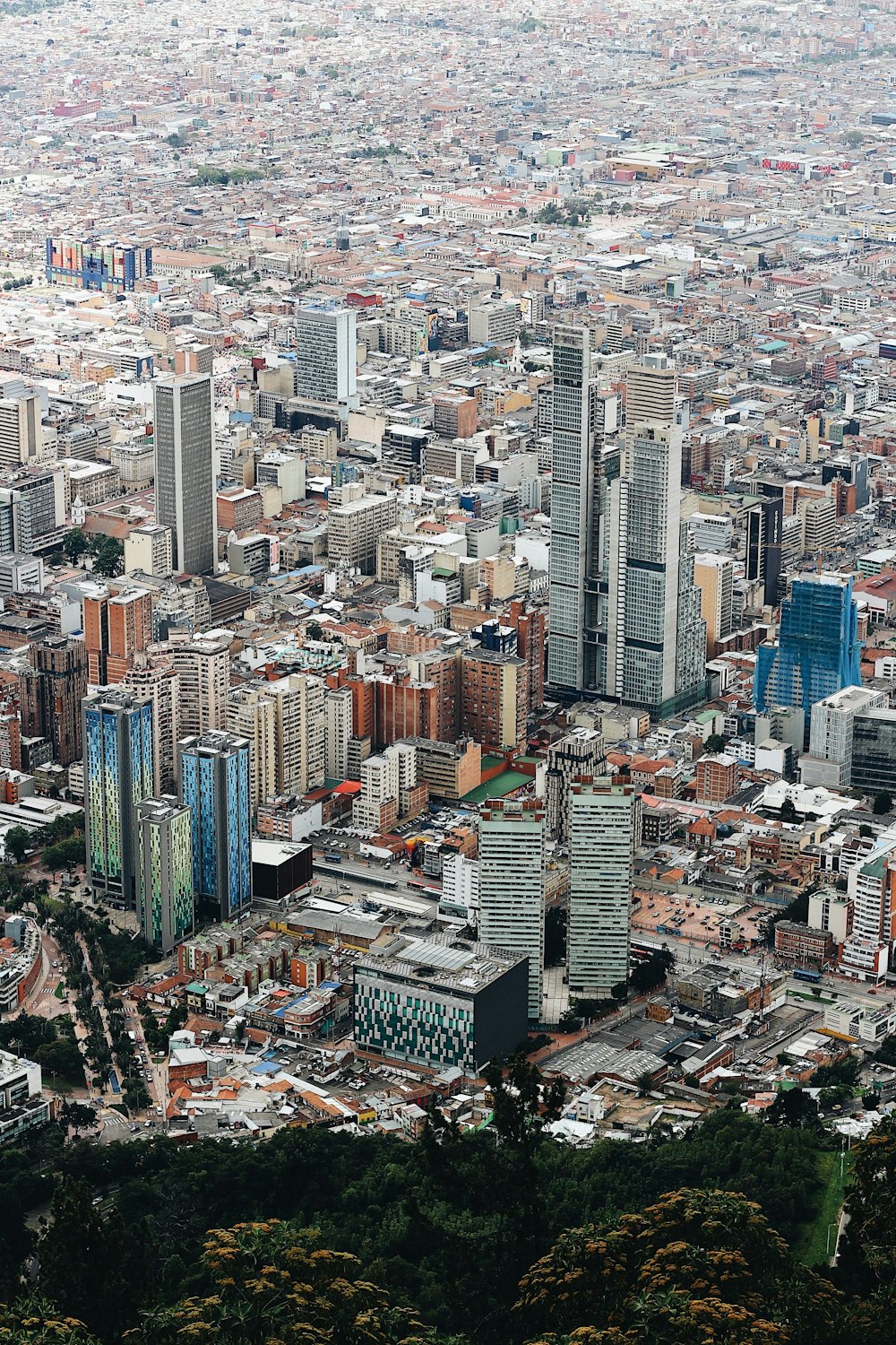 Vista aérea de los edificios de la ciudad durante el día