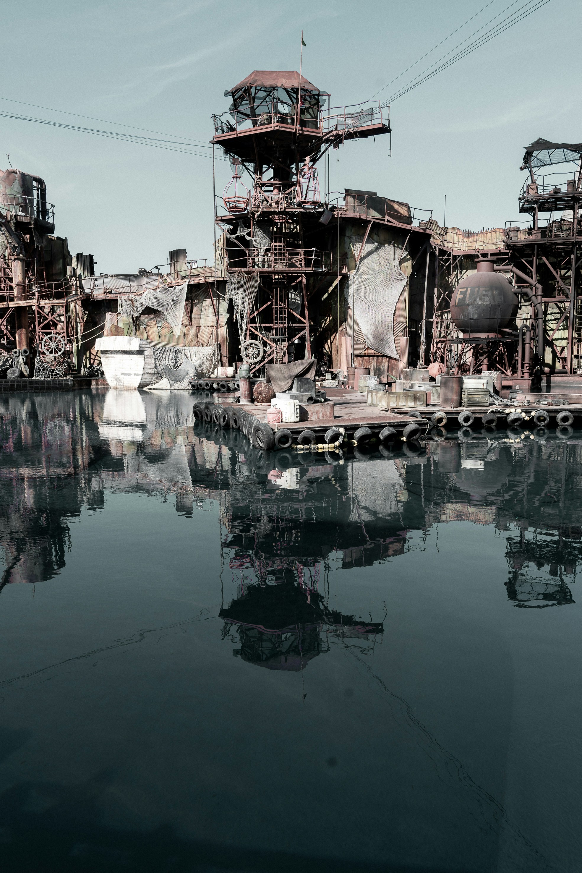 industrial war factory wallpaper, wallpaper, Ekonomi Perang: Latar Belakang, Mekanisme, dan Dampaknya 4