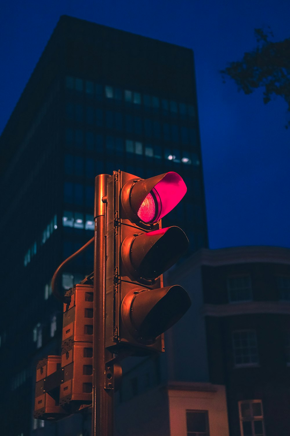 traffic light on red light during night time