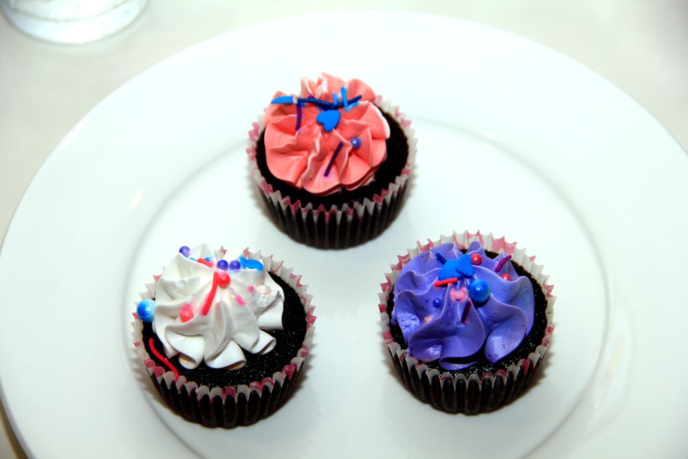 2 cupcakes on white ceramic plate