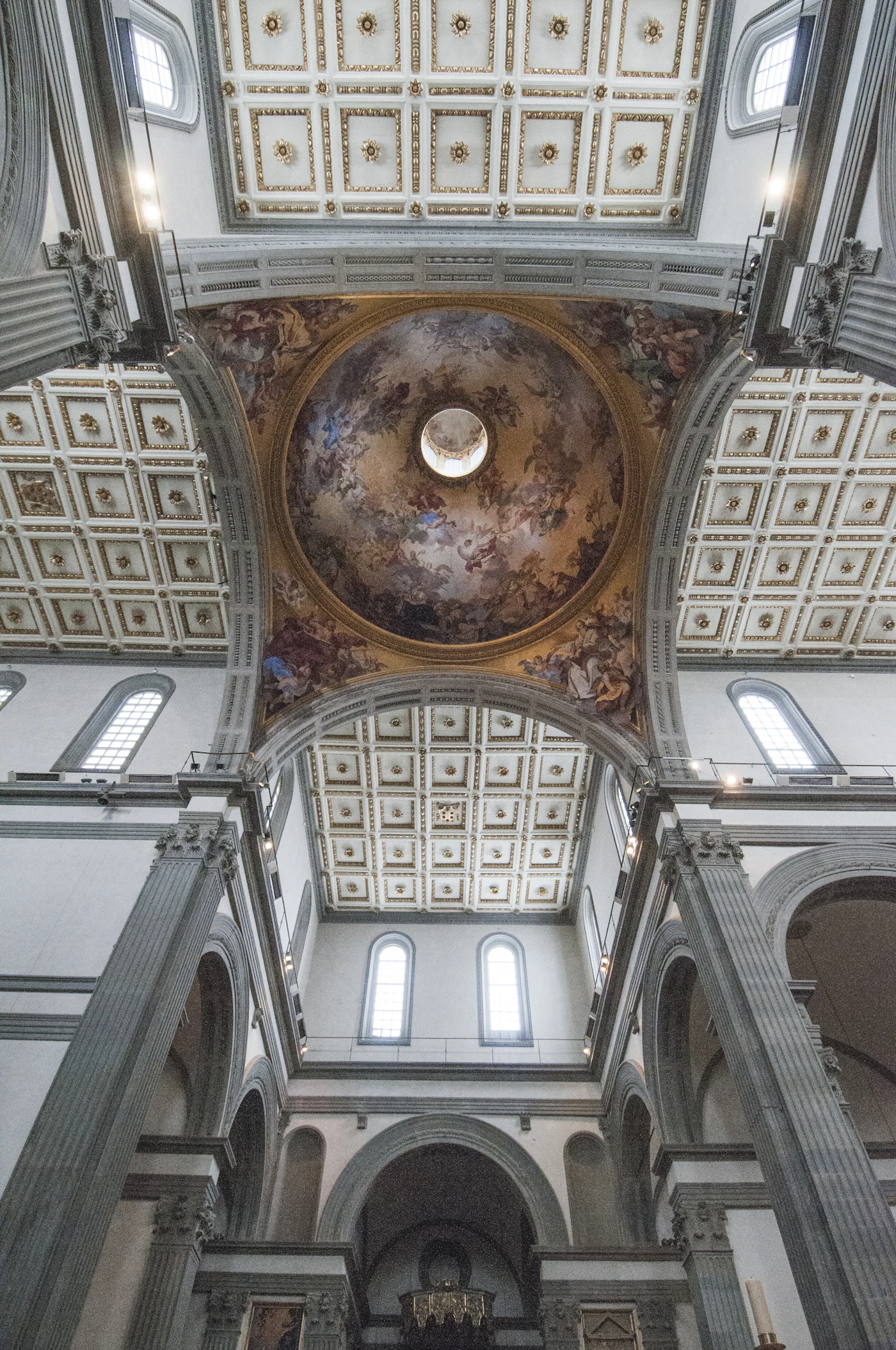 Basilica di San Lorenzo facade in Florence used for route planning context