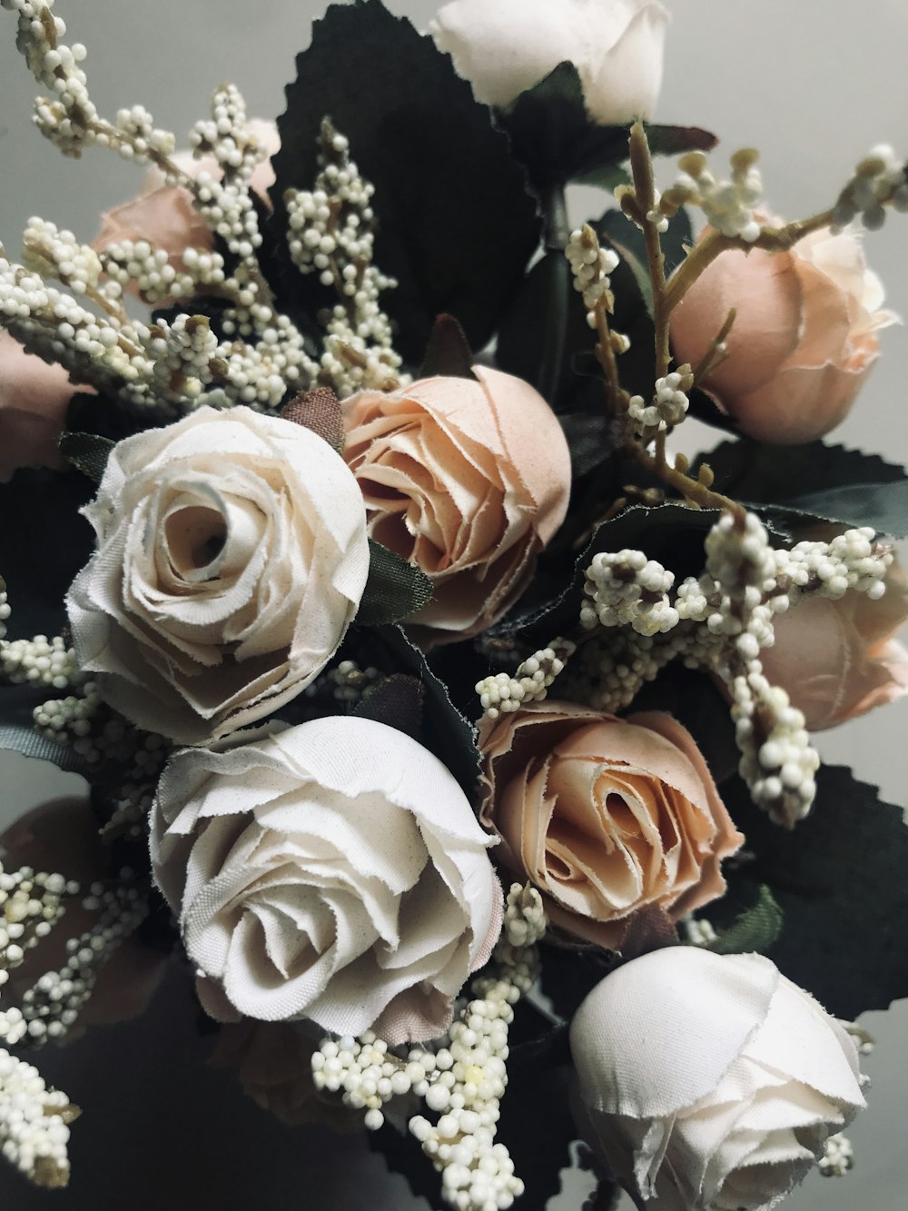 orange and white roses bouquet