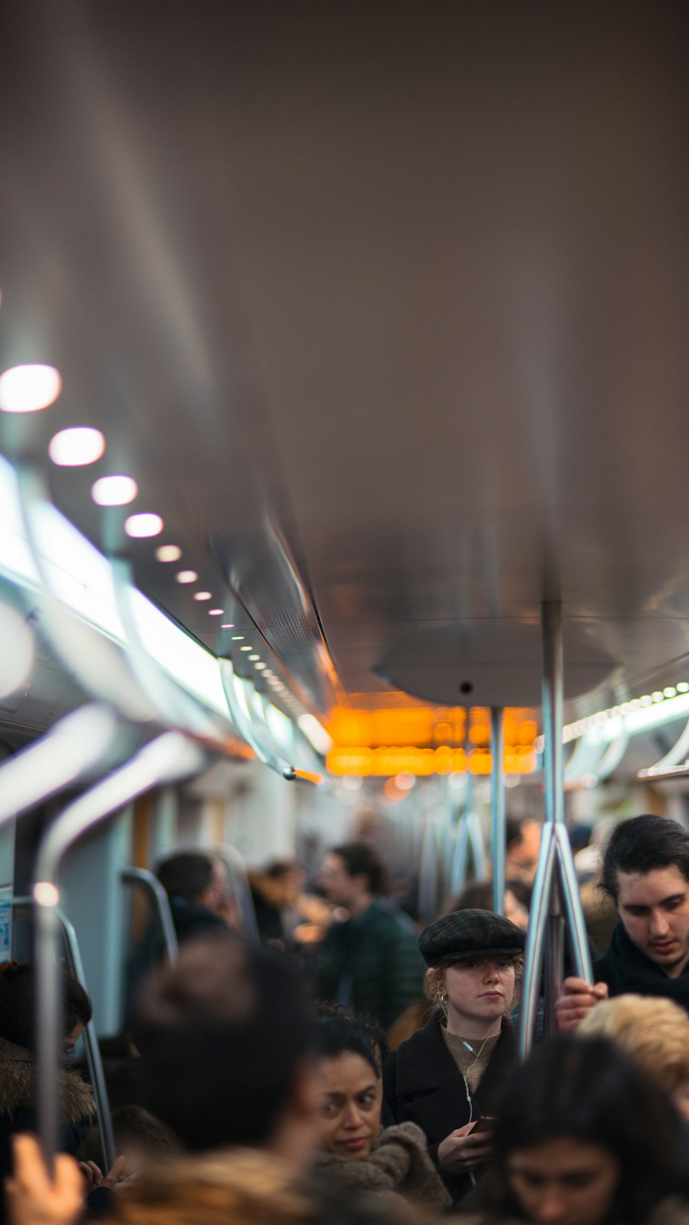 Personen im Bahnhof tagsüber