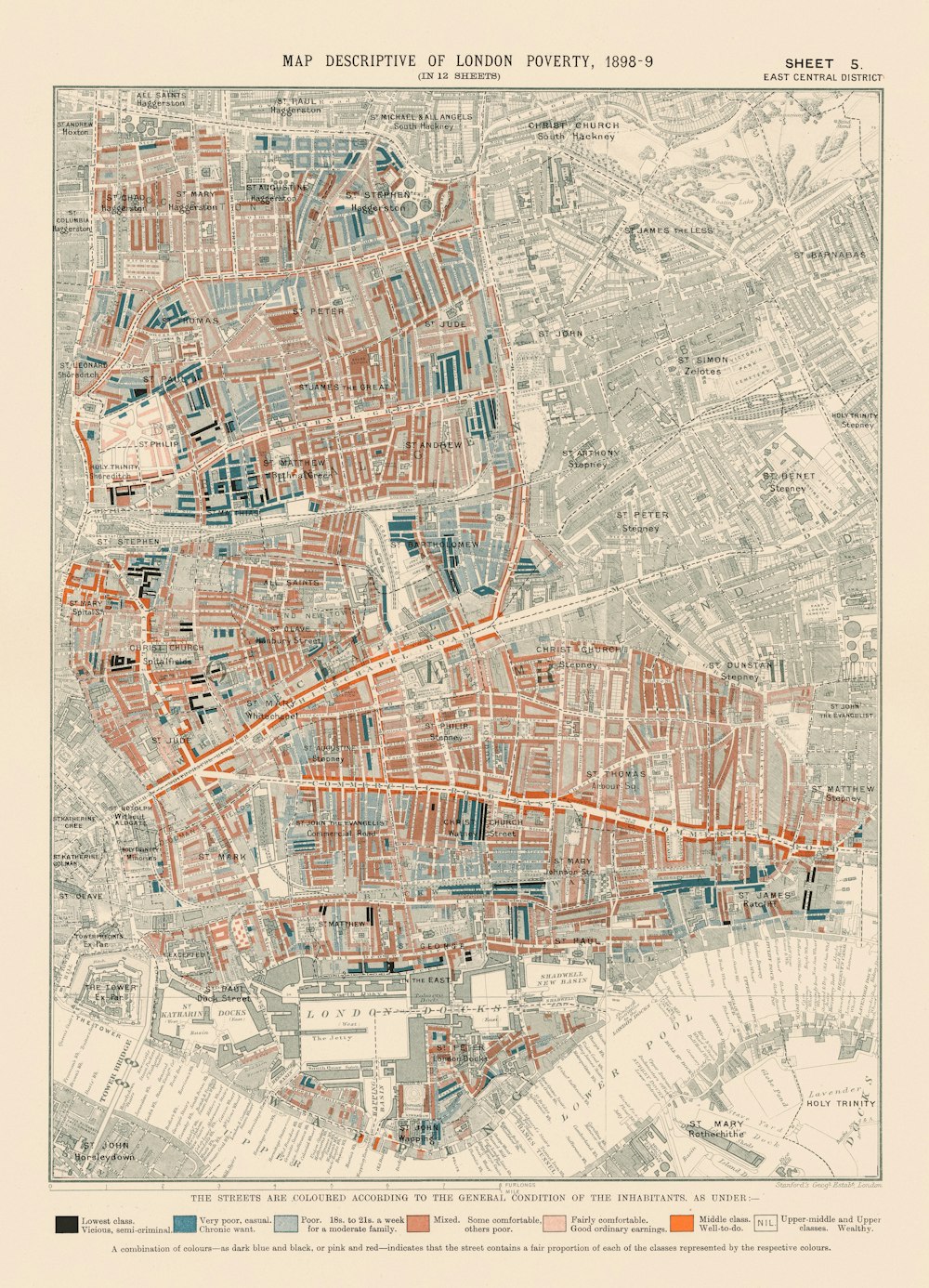 Edifici urbani marroni e bianchi