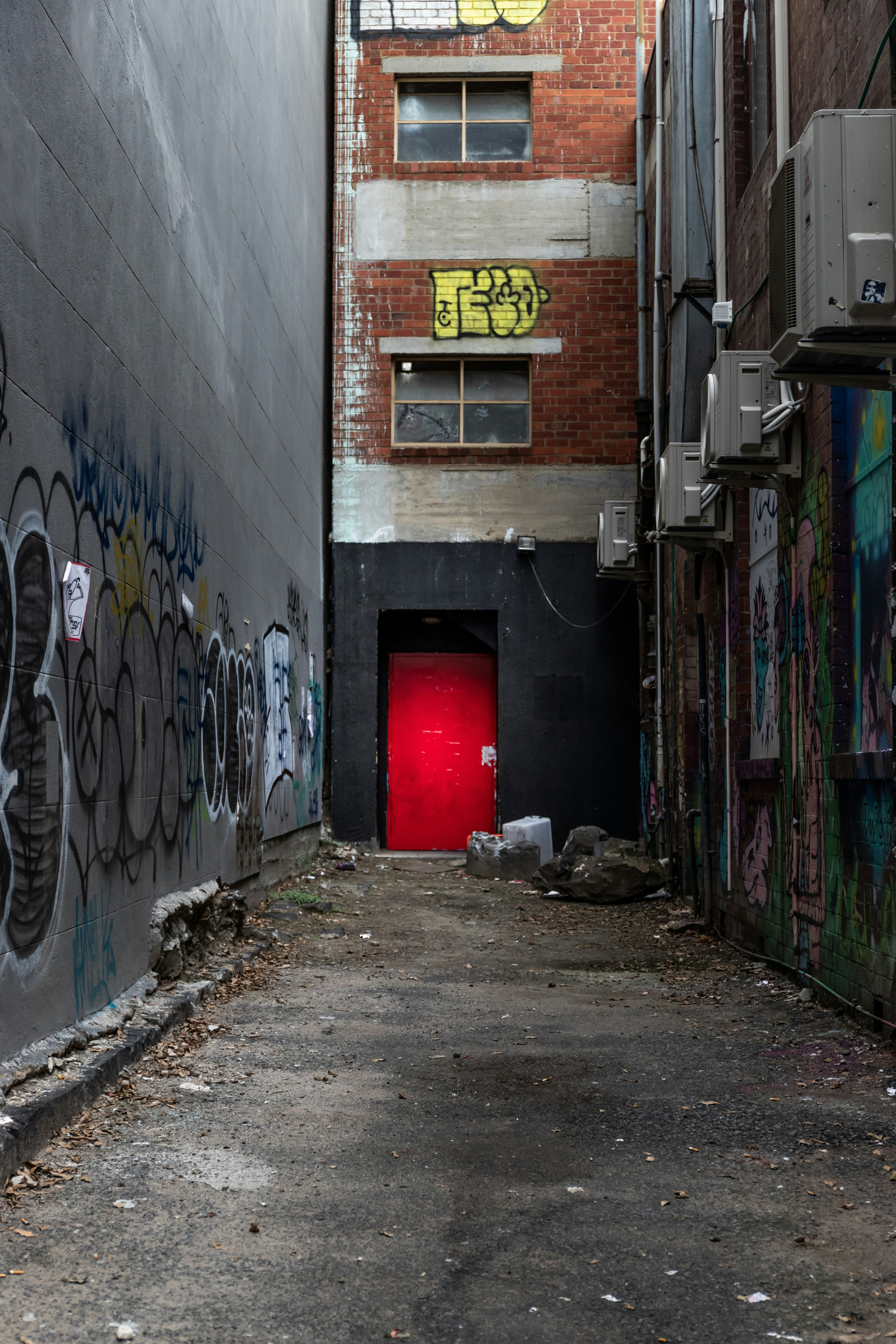 graffiti on wall during daytime